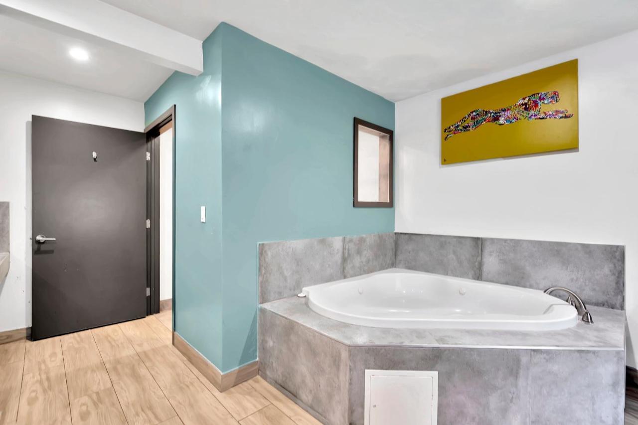 Exclusivo Inn And Suites Lakewood Exterior foto