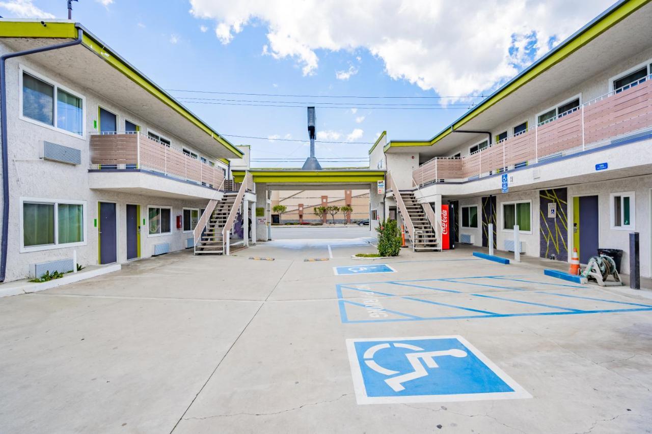 Exclusivo Inn And Suites Lakewood Exterior foto